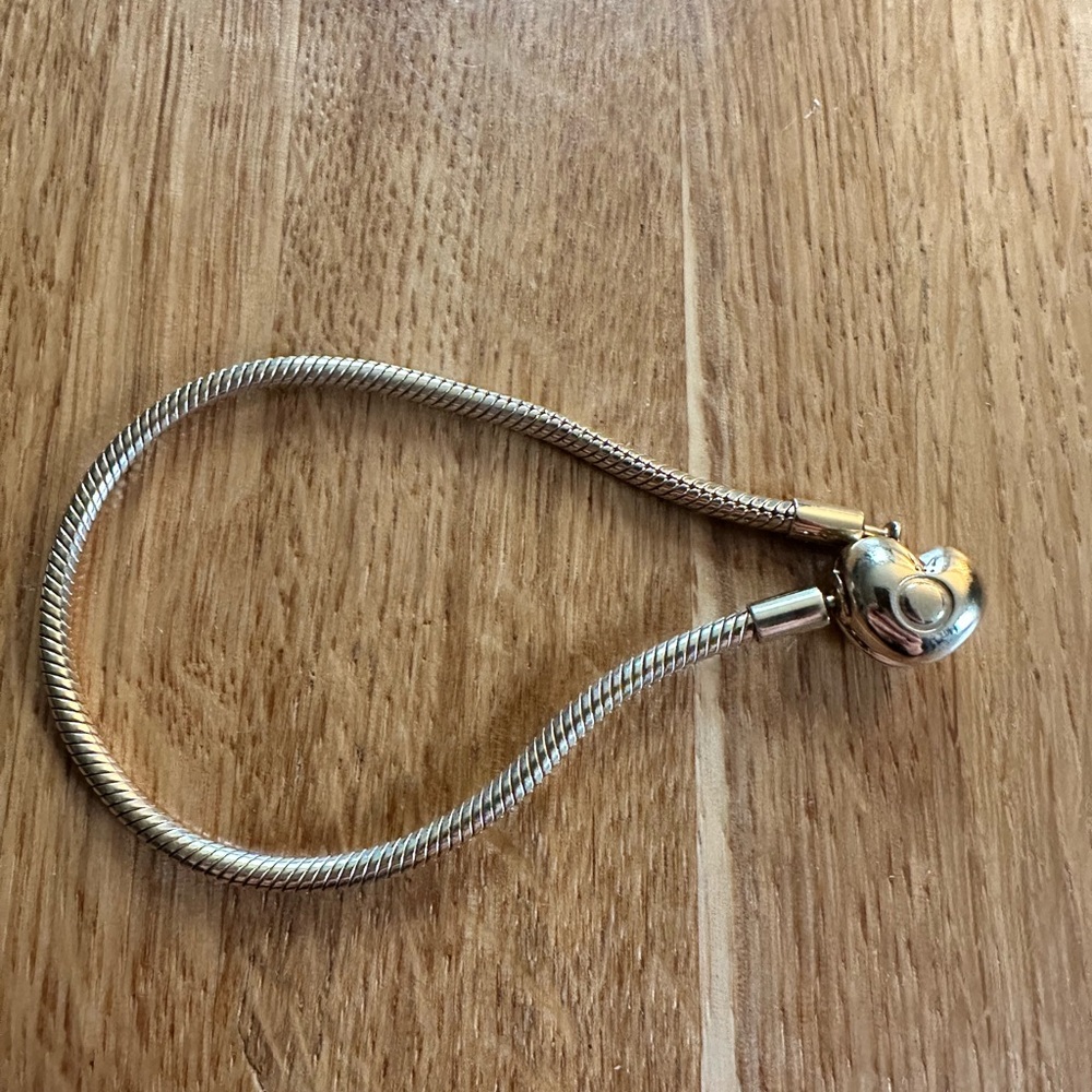 Authentic Pandora Gold bracelet 7.5”